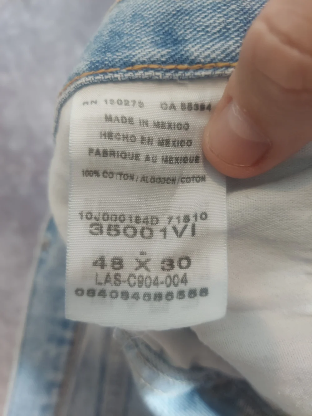 Wrangler Men's Relaxed Fit Jeans Light Wash Size 48x30 Well Broken-In